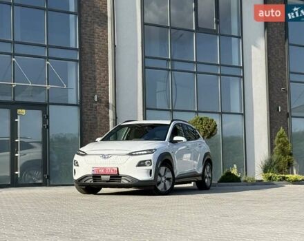Серый Хендай Kona, объемом двигателя 0 л и пробегом 93 тыс. км за 17970 $, фото 15 на Automoto.ua