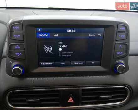 Серый Хендай Kona, объемом двигателя 0 л и пробегом 102 тыс. км за 16300 $, фото 6 на Automoto.ua