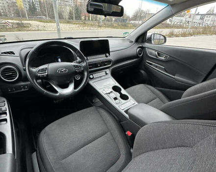 Серый Хендай Kona, объемом двигателя 0 л и пробегом 62 тыс. км за 18900 $, фото 42 на Automoto.ua