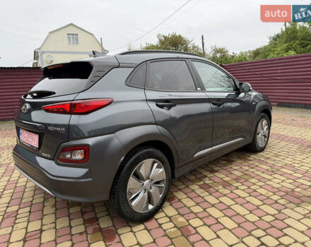 Серый Хендай Kona, объемом двигателя 0 л и пробегом 60 тыс. км за 15555 $, фото 9 на Automoto.ua