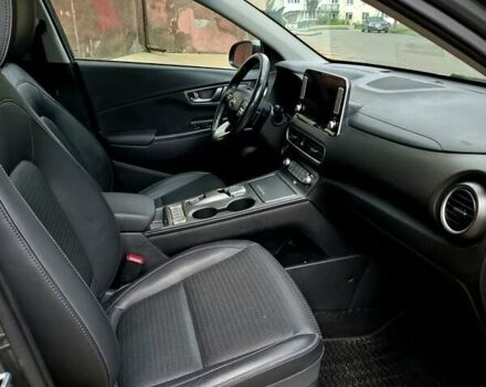 Сірий Хендай Kona, об'ємом двигуна 0 л та пробігом 128 тис. км за 16900 $, фото 37 на Automoto.ua