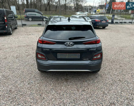 Сірий Хендай Kona, об'ємом двигуна 0 л та пробігом 61 тис. км за 18800 $, фото 9 на Automoto.ua