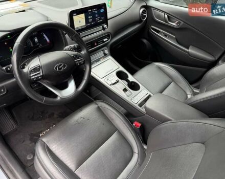 Сірий Хендай Kona, об'ємом двигуна 0 л та пробігом 61 тис. км за 17700 $, фото 27 на Automoto.ua