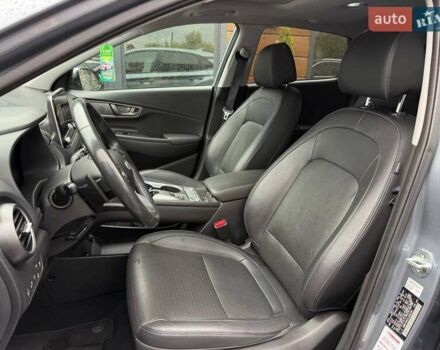 Сірий Хендай Kona, об'ємом двигуна 0 л та пробігом 61 тис. км за 17700 $, фото 28 на Automoto.ua