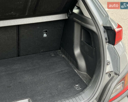 Серый Хендай Kona, объемом двигателя 1.6 л и пробегом 54 тыс. км за 20950 $, фото 45 на Automoto.ua