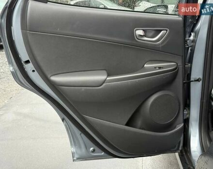 Сірий Хендай Kona, об'ємом двигуна 0 л та пробігом 61 тис. км за 17700 $, фото 45 на Automoto.ua