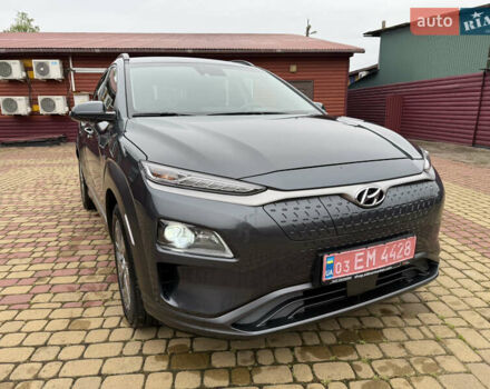 Серый Хендай Kona, объемом двигателя 0 л и пробегом 60 тыс. км за 15555 $, фото 3 на Automoto.ua