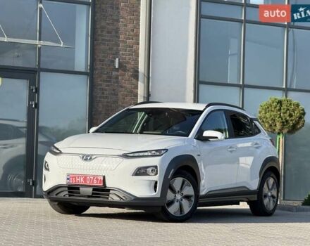 Серый Хендай Kona, объемом двигателя 0 л и пробегом 93 тыс. км за 17970 $, фото 2 на Automoto.ua