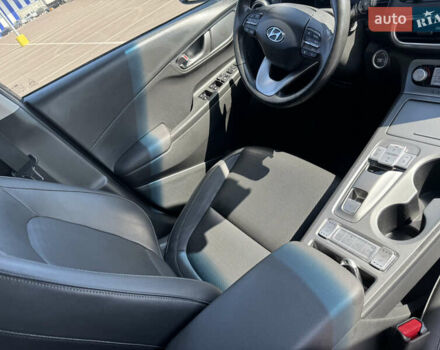 Серый Хендай Kona, объемом двигателя 0 л и пробегом 71 тыс. км за 16999 $, фото 31 на Automoto.ua