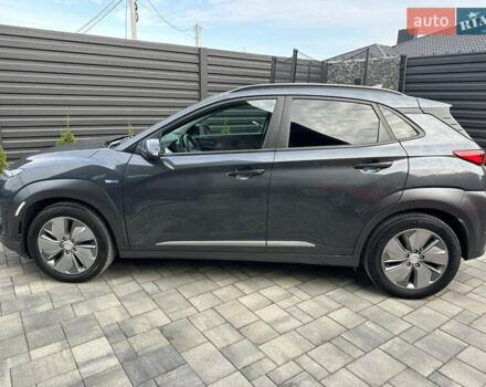 Серый Хендай Kona, объемом двигателя 0 л и пробегом 117 тыс. км за 17500 $, фото 2 на Automoto.ua