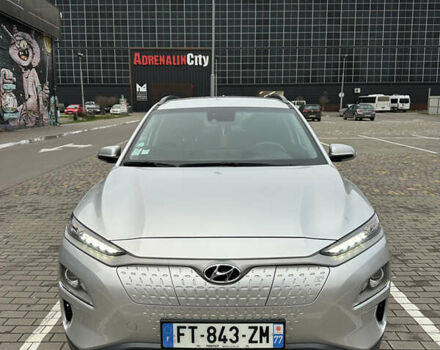 Серый Хендай Kona, объемом двигателя 0 л и пробегом 38 тыс. км за 18999 $, фото 2 на Automoto.ua