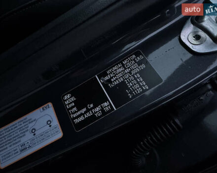 Серый Хендай Kona, объемом двигателя 0 л и пробегом 98 тыс. км за 18300 $, фото 7 на Automoto.ua