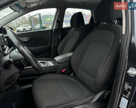 Серый Хендай Kona, объемом двигателя 0 л и пробегом 95 тыс. км за 17200 $, фото 14 на Automoto.ua