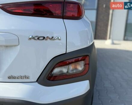 Серый Хендай Kona, объемом двигателя 0 л и пробегом 93 тыс. км за 17970 $, фото 34 на Automoto.ua