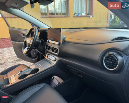 Сірий Хендай Kona, об'ємом двигуна 0 л та пробігом 40 тис. км за 16799 $, фото 25 на Automoto.ua