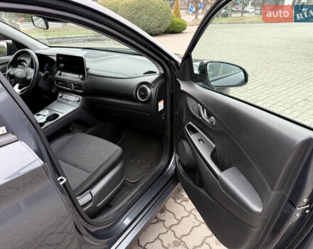 Серый Хендай Kona, объемом двигателя 0 л и пробегом 69 тыс. км за 15600 $, фото 15 на Automoto.ua