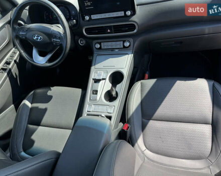 Серый Хендай Kona, объемом двигателя 0 л и пробегом 71 тыс. км за 16999 $, фото 28 на Automoto.ua