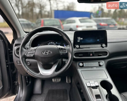 Сірий Хендай Kona, об'ємом двигуна 0 л та пробігом 61 тис. км за 18800 $, фото 28 на Automoto.ua