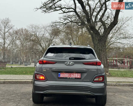 Серый Хендай Kona, объемом двигателя 0 л и пробегом 136 тыс. км за 19300 $, фото 4 на Automoto.ua