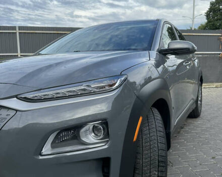 Серый Хендай Kona, объемом двигателя 0 л и пробегом 56 тыс. км за 17900 $, фото 3 на Automoto.ua
