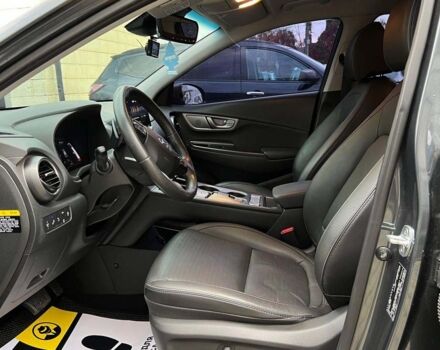 Серый Хендай Kona, объемом двигателя 64 л и пробегом 50 тыс. км за 23700 $, фото 7 на Automoto.ua