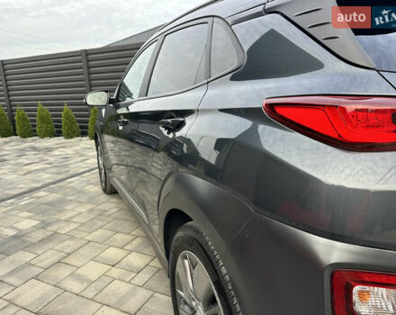 Серый Хендай Kona, объемом двигателя 0 л и пробегом 117 тыс. км за 17500 $, фото 4 на Automoto.ua