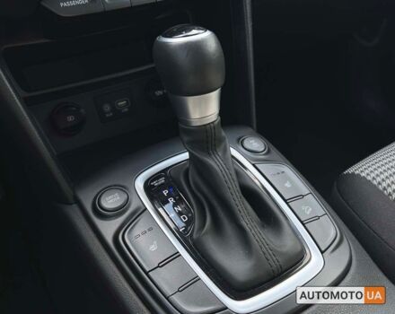 Серый Хендай Kona, объемом двигателя 2 л и пробегом 51 тыс. км за 17300 $, фото 15 на Automoto.ua