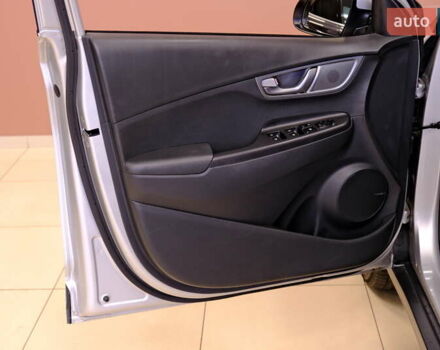 Серый Хендай Kona, объемом двигателя 0 л и пробегом 88 тыс. км за 20300 $, фото 30 на Automoto.ua