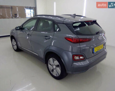 Серый Хендай Kona, объемом двигателя 0 л и пробегом 102 тыс. км за 16300 $, фото 3 на Automoto.ua