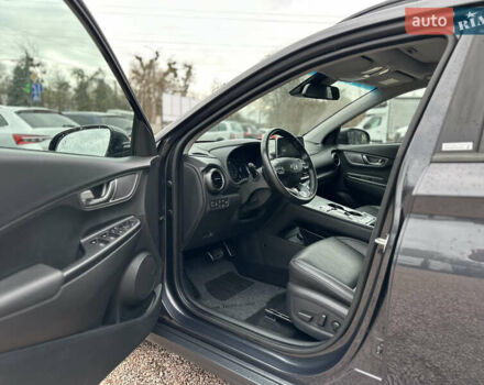 Сірий Хендай Kona, об'ємом двигуна 0 л та пробігом 61 тис. км за 18800 $, фото 18 на Automoto.ua