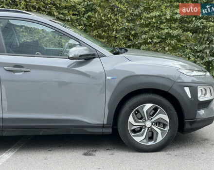 Серый Хендай Kona, объемом двигателя 1.6 л и пробегом 54 тыс. км за 20950 $, фото 24 на Automoto.ua