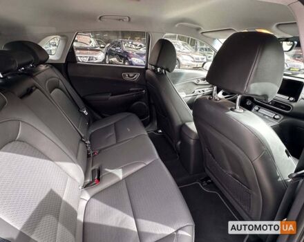 Серый Хендай Kona, объемом двигателя 64 л и пробегом 65 тыс. км за 22500 $, фото 11 на Automoto.ua