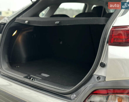 Серый Хендай Kona, объемом двигателя 0 л и пробегом 62 тыс. км за 18900 $, фото 52 на Automoto.ua