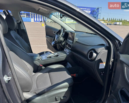 Серый Хендай Kona, объемом двигателя 0 л и пробегом 71 тыс. км за 16999 $, фото 17 на Automoto.ua