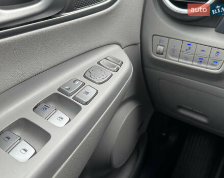 Серый Хендай Kona, объемом двигателя 0 л и пробегом 136 тыс. км за 19300 $, фото 12 на Automoto.ua