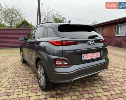 Серый Хендай Kona, объемом двигателя 0 л и пробегом 60 тыс. км за 15555 $, фото 12 на Automoto.ua