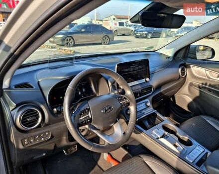 Серый Хендай Kona, объемом двигателя 0 л и пробегом 116 тыс. км за 18600 $, фото 17 на Automoto.ua