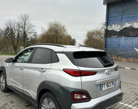 Серый Хендай Kona, объемом двигателя 0 л и пробегом 38 тыс. км за 18999 $, фото 5 на Automoto.ua