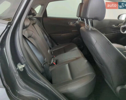 Серый Хендай Kona, объемом двигателя 0 л и пробегом 80 тыс. км за 17500 $, фото 6 на Automoto.ua