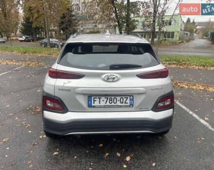 Серый Хендай Kona, объемом двигателя 0 л и пробегом 114 тыс. км за 17100 $, фото 4 на Automoto.ua