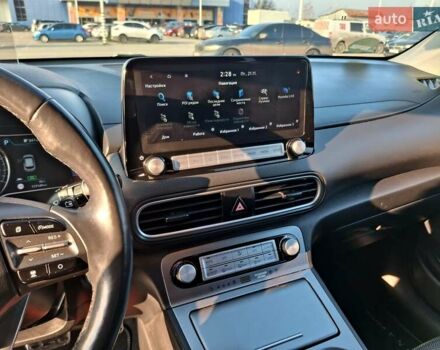 Серый Хендай Kona, объемом двигателя 0 л и пробегом 116 тыс. км за 18600 $, фото 21 на Automoto.ua