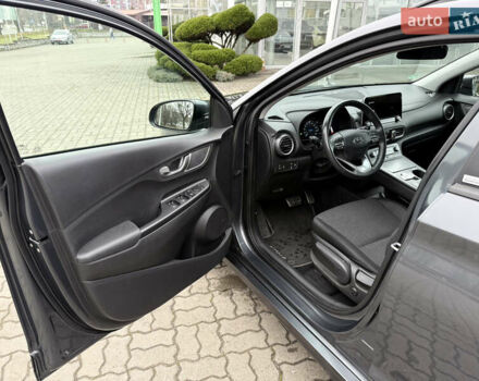 Серый Хендай Kona, объемом двигателя 0 л и пробегом 69 тыс. км за 15600 $, фото 13 на Automoto.ua