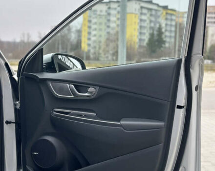 Серый Хендай Kona, объемом двигателя 0 л и пробегом 62 тыс. км за 18900 $, фото 39 на Automoto.ua