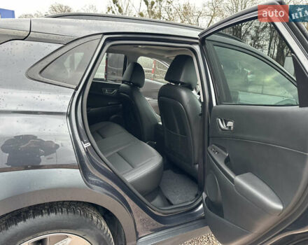 Сірий Хендай Kona, об'ємом двигуна 0 л та пробігом 61 тис. км за 18800 $, фото 30 на Automoto.ua
