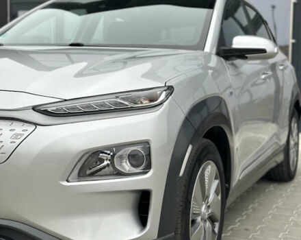 Серый Хендай Kona, объемом двигателя 0 л и пробегом 62 тыс. км за 18900 $, фото 20 на Automoto.ua