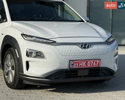 Серый Хендай Kona, объемом двигателя 0 л и пробегом 93 тыс. км за 17970 $, фото 11 на Automoto.ua