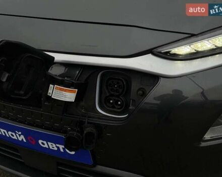 Серый Хендай Kona, объемом двигателя 0 л и пробегом 95 тыс. км за 17200 $, фото 7 на Automoto.ua