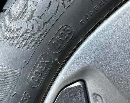 Серый Хендай Kona, объемом двигателя 0 л и пробегом 40 тыс. км за 18200 $, фото 4 на Automoto.ua