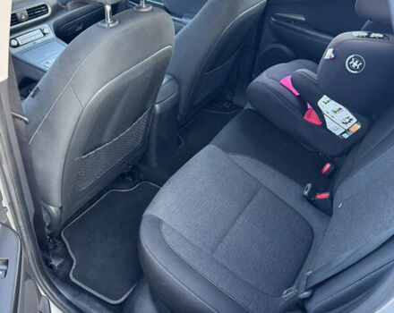 Сірий Хендай Kona, об'ємом двигуна 0 л та пробігом 91 тис. км за 16999 $, фото 13 на Automoto.ua