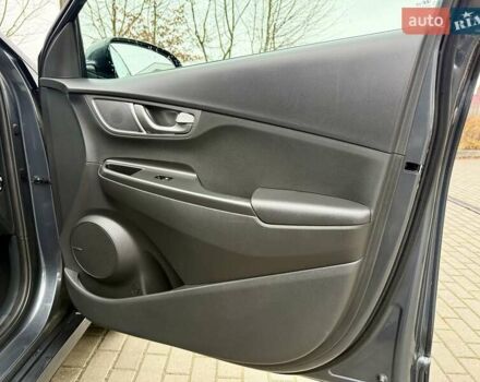 Серый Хендай Kona, объемом двигателя 0 л и пробегом 74 тыс. км за 15250 $, фото 67 на Automoto.ua